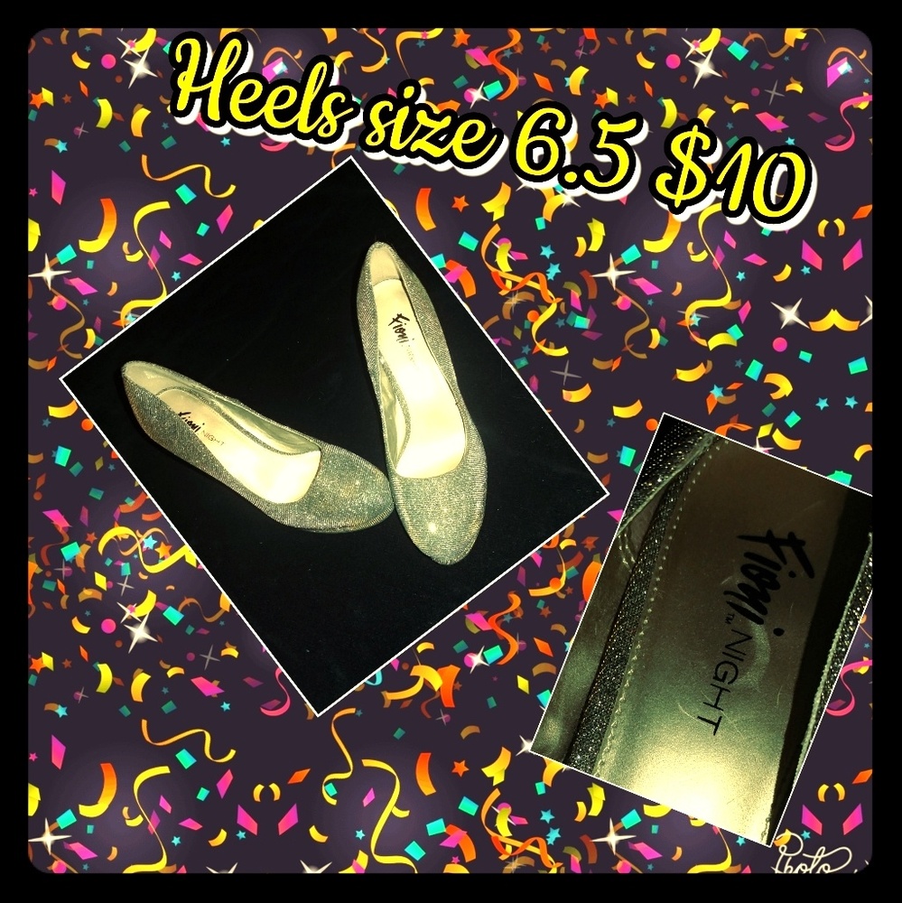 Gold Sparkly heels !👠